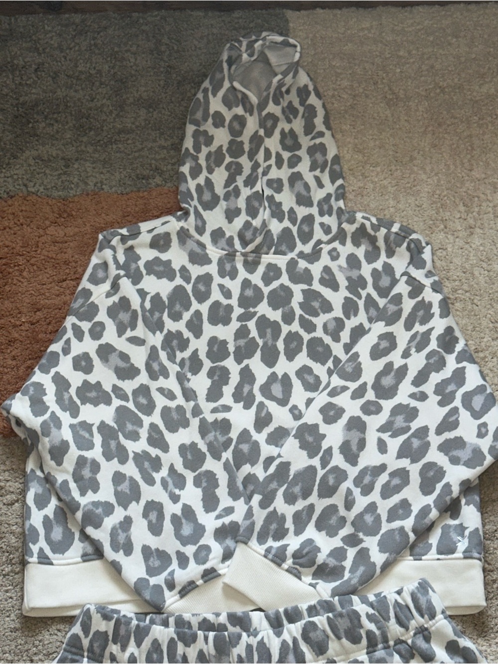 Xersion Gray & White Leopard Cropped Hoodie and Joggers Set - Picture 3 of 4